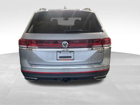 Used 2025 Volkswagen Atlas SE w/ Panoramic Sunroof Package image 8