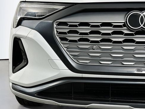 Used 2024 Audi Q8 e-tron Premium image 16