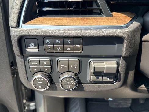 Certified 2026 Chevrolet Tahoe High Country AWD/4WD image 18