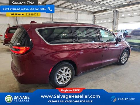 Used 2021 Chrysler Pacifica Touring-L w/ Uconnect Theater Family Group FWD image 4