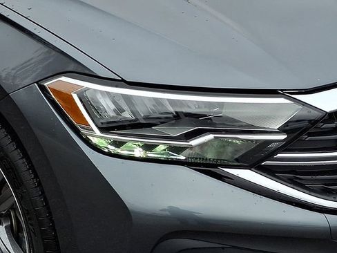 Used 2024 Volkswagen Jetta SE image 12