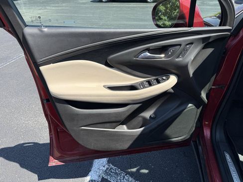 Used 2018 Buick Envision Essence w/ LPO, Active Package AWD/4WD image 8
