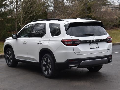 New 2026 Honda Pilot Touring image 5