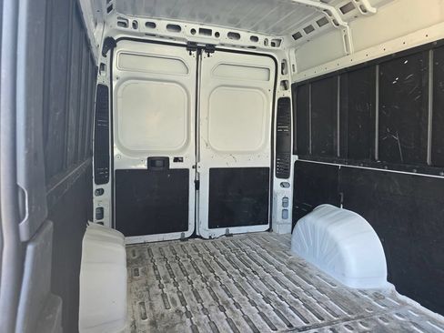 Used 2025 RAM ProMaster 2500 w/ Convenience Group FWD image 18
