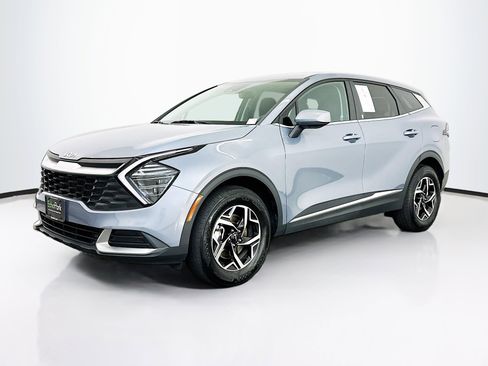 Used 2025 Kia Sportage LX AWD/4WD image 3