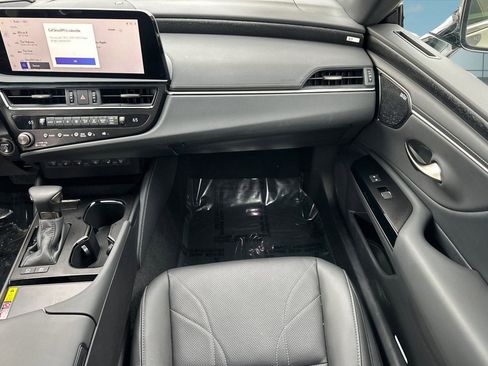 Certified 2025 Lexus ES 300h w/ Luxury Package image 30