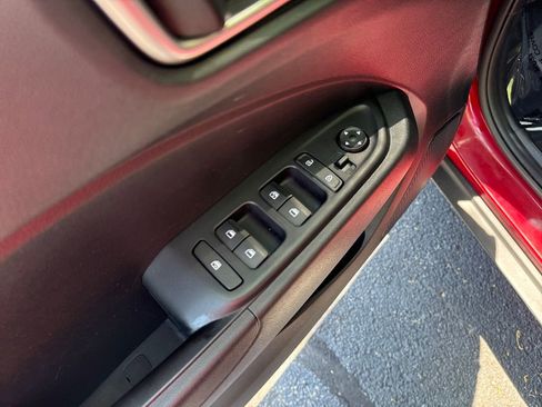 Used 2025 Hyundai Venue SEL FWD image 14