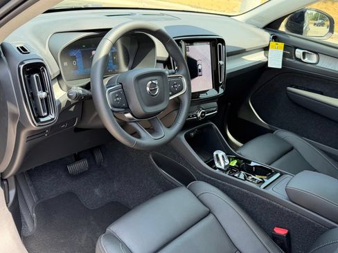 New 2026 Volvo XC40 B5 Plus w/ Climate Package AWD/4WD image 13