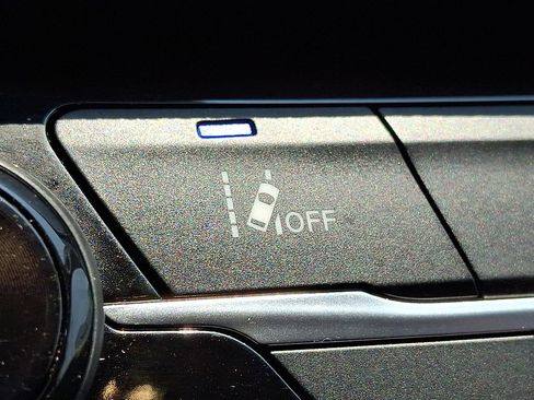 Used 2022 Chrysler Pacifica Touring-L FWD image 23