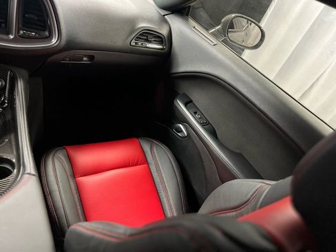 Used 2019 Dodge Challenger SXT image 17