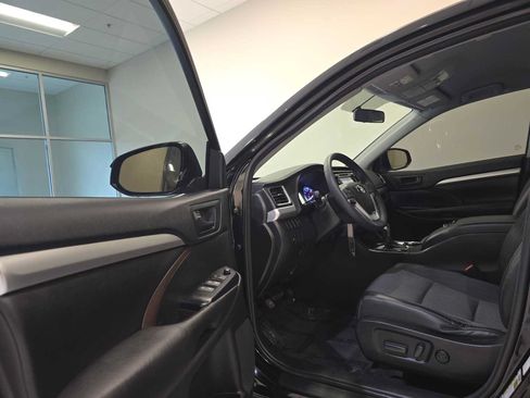 Used 2016 Toyota Highlander Plus AWD/4WD image 20