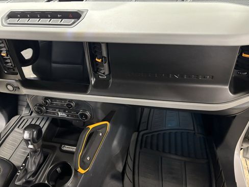 Used 2022 Ford Bronco Badlands image 19