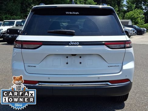 Used 2022 Jeep Grand Cherokee Laredo w/ Luxury Tech Group I AWD/4WD image 5