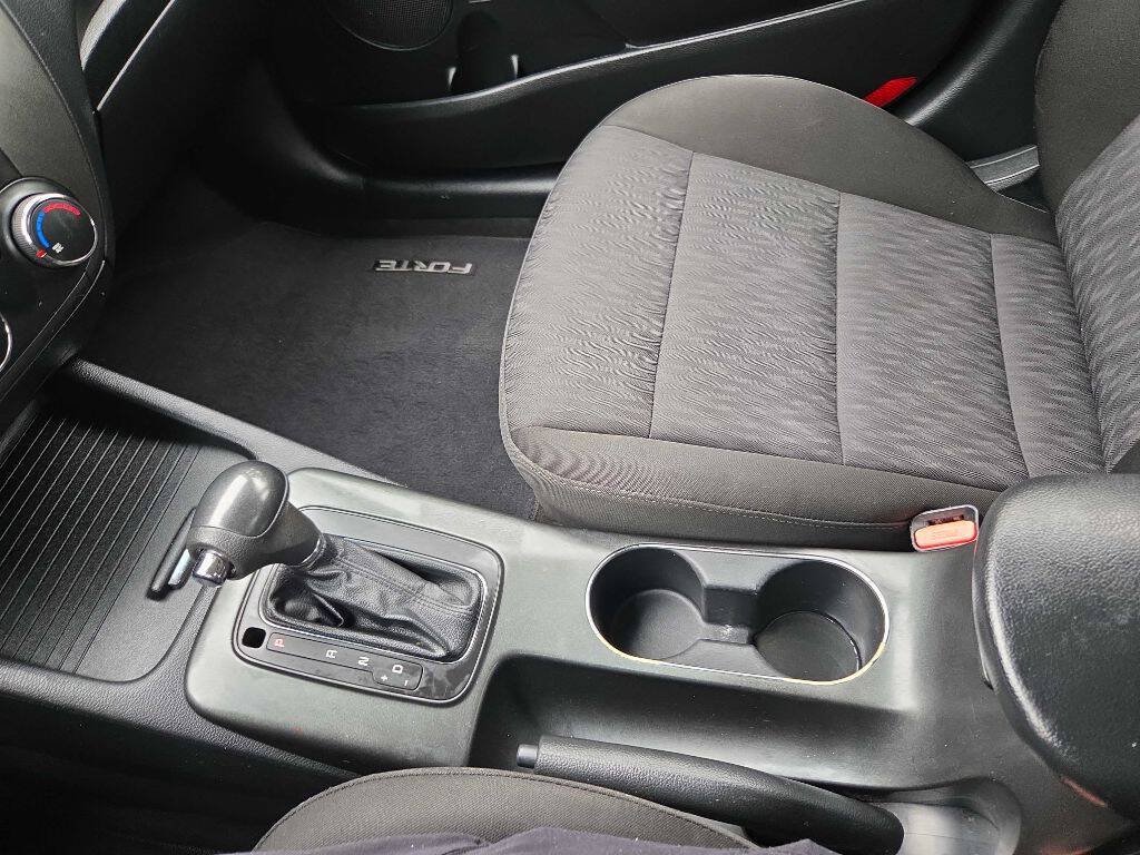 Used 2016 Kia Forte LX FWD image 26