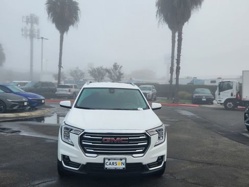 Used 2024 GMC Terrain SLT image 26