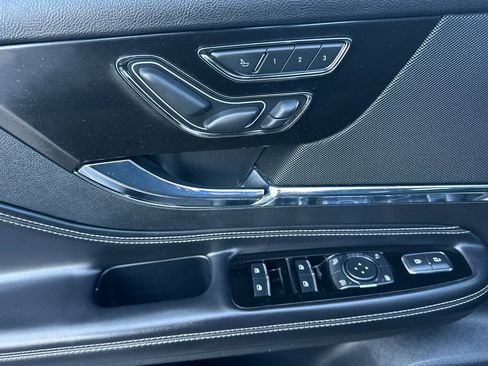 Used 2022 Lincoln Corsair Reserve w/ Equipment Group 201A image 10