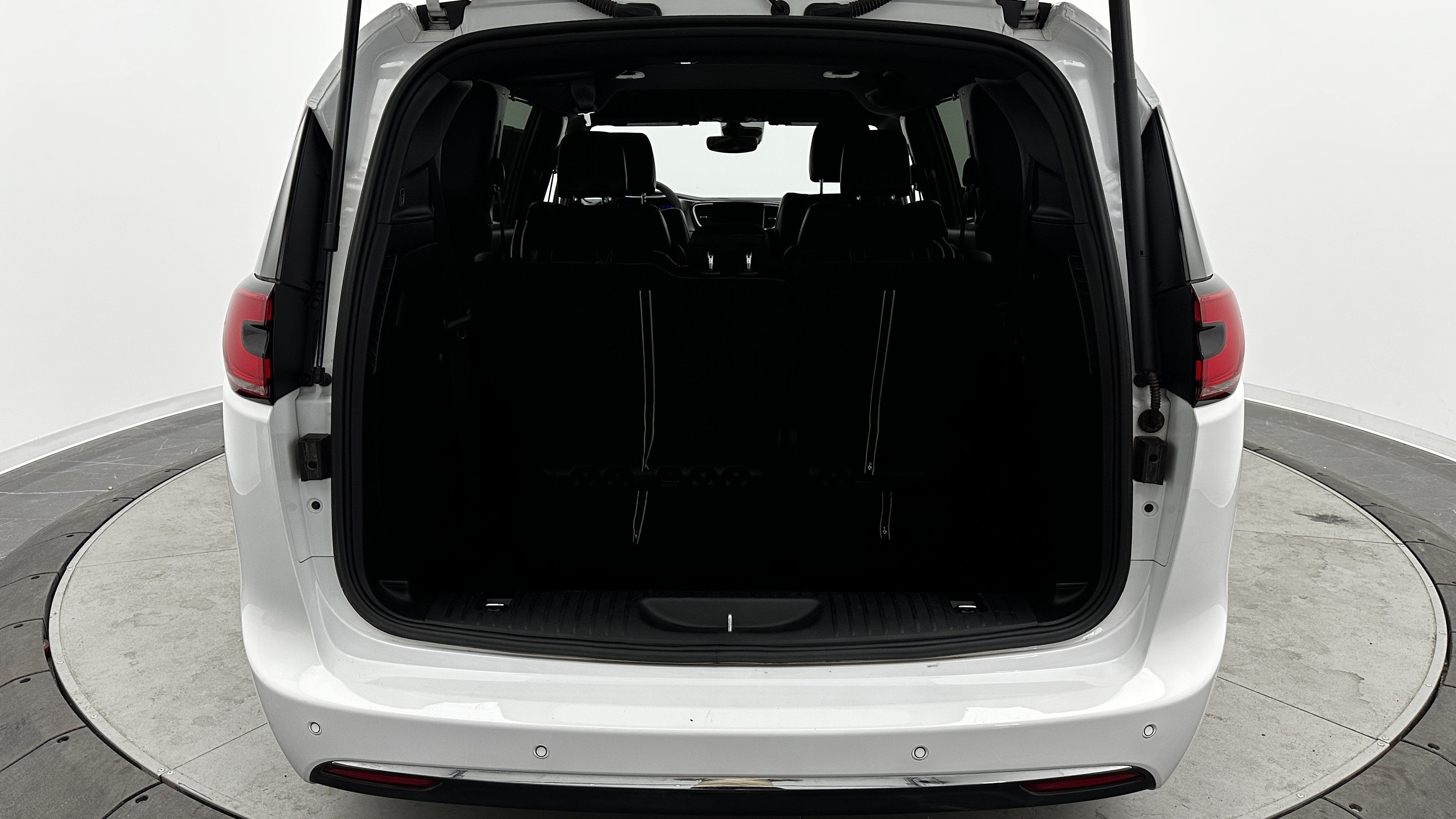 Used 2025 Chrysler Pacifica Select FWD image 31