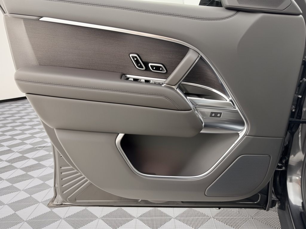 New 2026 Land Rover Range Rover SE AWD/4WD image 14