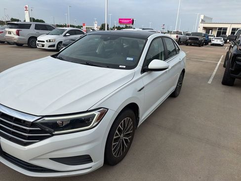 Used 2019 Volkswagen Jetta SEL image 2