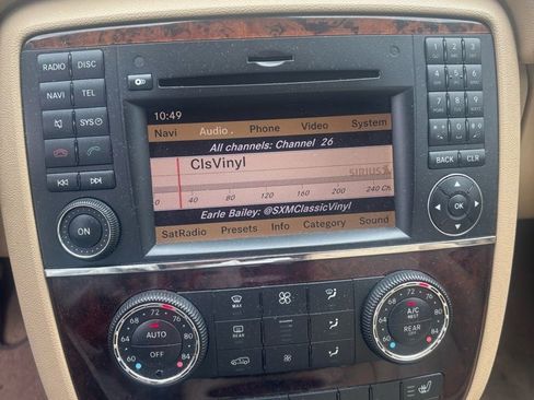 Used 2010 Mercedes-Benz R 350 4MATIC image 16