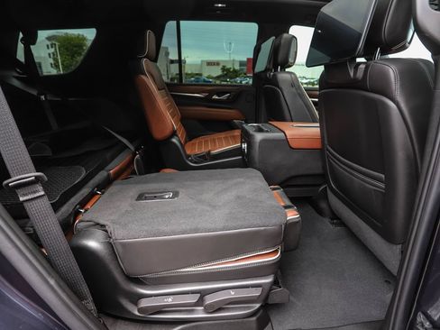 Used 2023 GMC Yukon Denali Ultimate AWD/4WD image 30