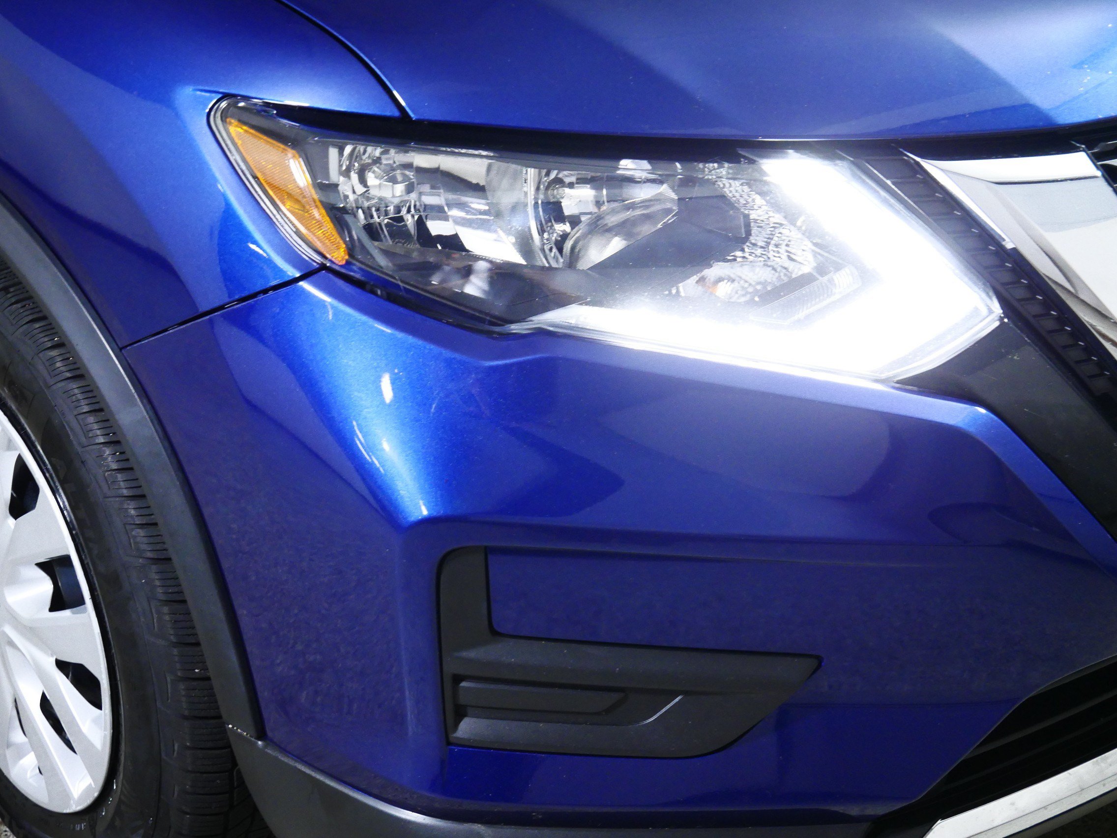 Used 2018 Nissan Rogue S AWD/4WD image 16