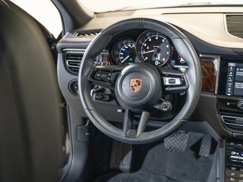 Certified 2026 Porsche Macan AWD/4WD image 27