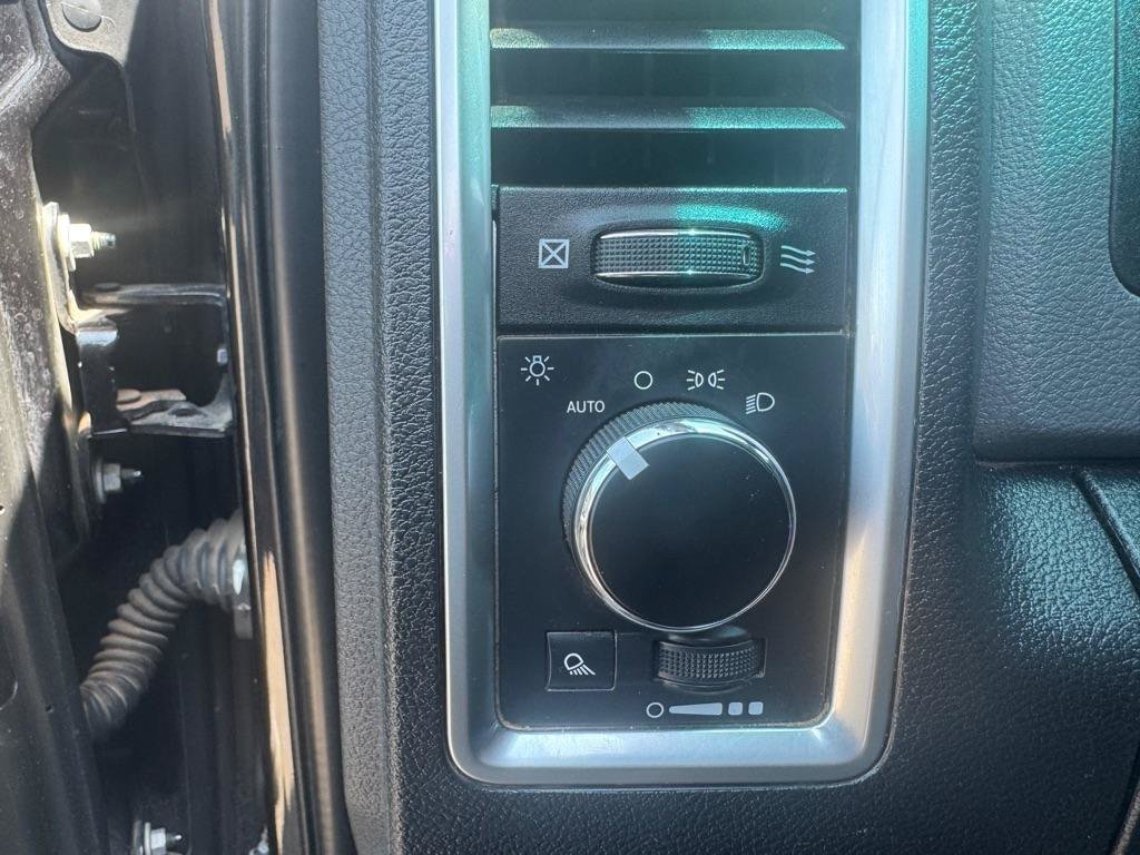 Used 2017 RAM 1500 Classic SLT RWD image 22