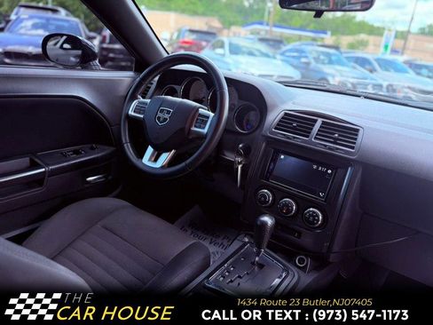 Used 2014 Dodge Challenger SXT RWD image 15