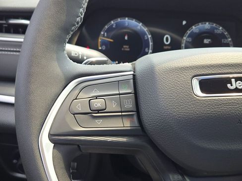 New 2025 Jeep Grand Cherokee L Laredo image 32