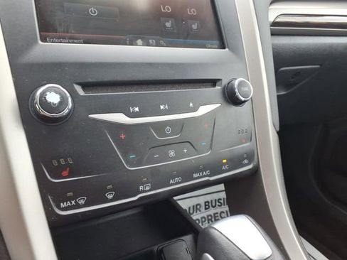Used 2014 Ford Fusion SE w/ Equipment Group 502A FWD image 25