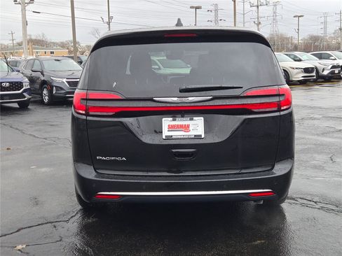 New 2026 Chrysler Pacifica Select image 15