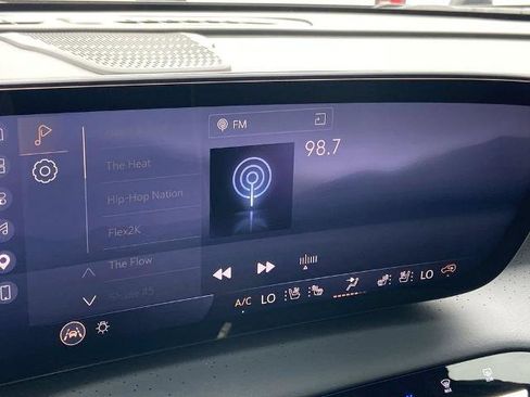 Used 2026 Buick Enclave Avenir w/ Super Cruise Package FWD image 9