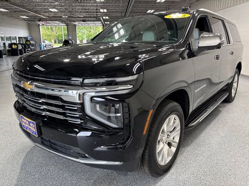 Used 2025 Chevrolet Suburban Premier AWD/4WD image 3