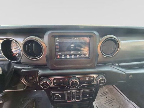 Used 2018 Jeep Wrangler Unlimited Sport S AWD/4WD image 21