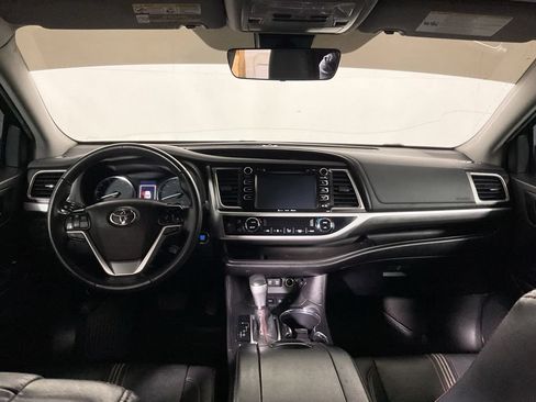 Used 2019 Toyota Highlander SE AWD/4WD image 25