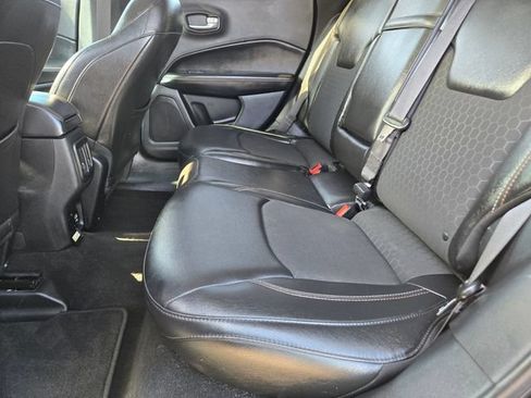 Used 2018 Jeep Compass Latitude w/ Popular Equipment Group FWD image 11