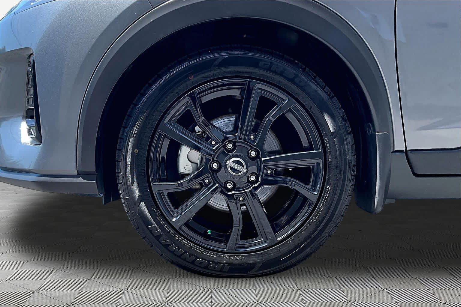 Used 2023 Nissan Kicks SR w/ SR Premium Package FWD image 11