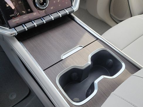 New 2026 GMC Acadia Denali w/ Super Cruise Package image 33