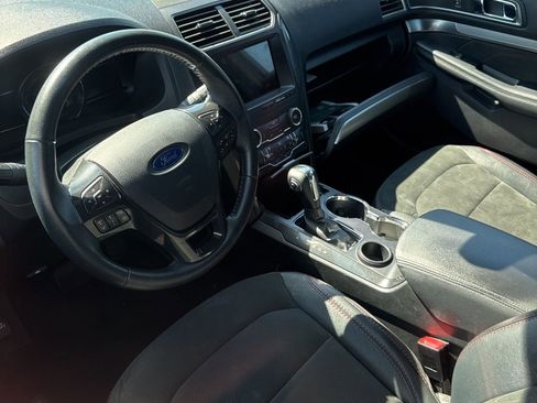 Used 2019 Ford Explorer XLT w/ Equipment Group 202A image 5