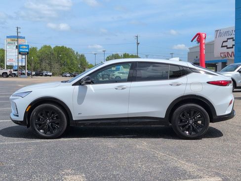 Used 2025 Buick Envista Sport Touring image 2