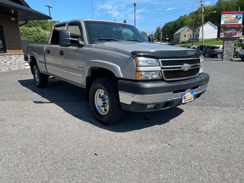 Used 2006 Chevrolet Silverado 2500 LT w/ Heavy-Duty Power Package AWD/4WD image 11