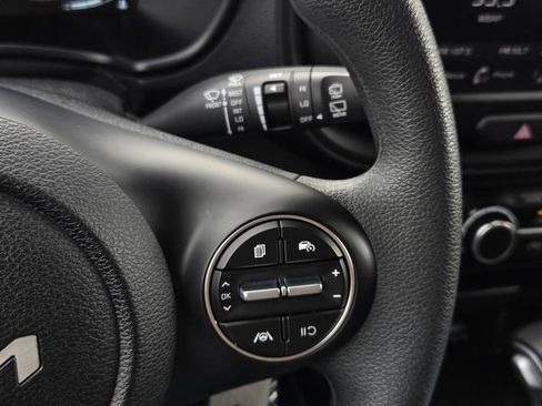 Used 2025 Kia Soul LX image 30