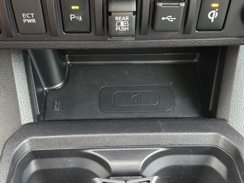 Used 2023 Toyota Tacoma TRD Off-Road w/ Technology Package AWD/4WD image 29