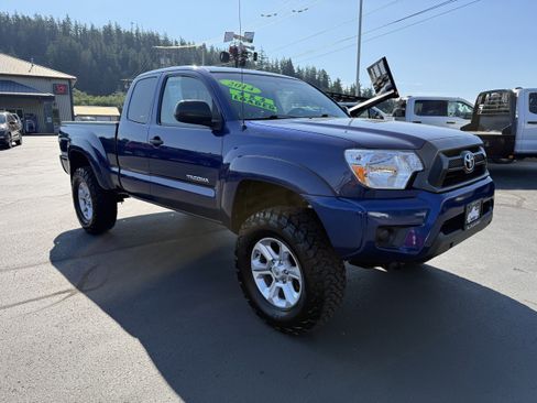 Used 2014 Toyota Tacoma 4x4 Access Cab w/ SR5 Package image 3
