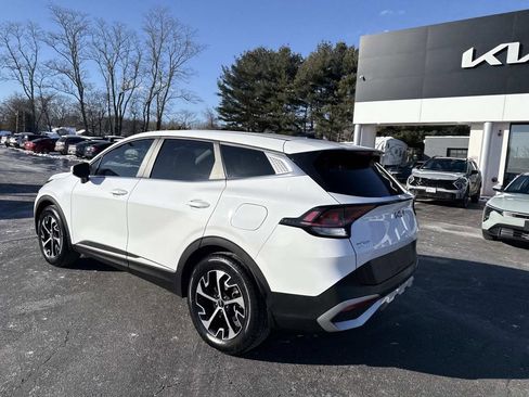 Used 2023 Kia Sportage EX image 3