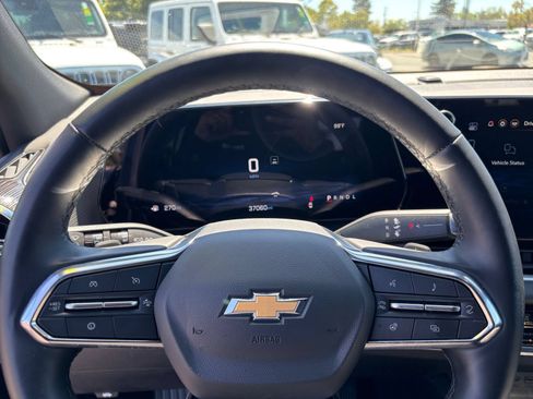 Used 2025 Chevrolet Equinox LT FWD image 29