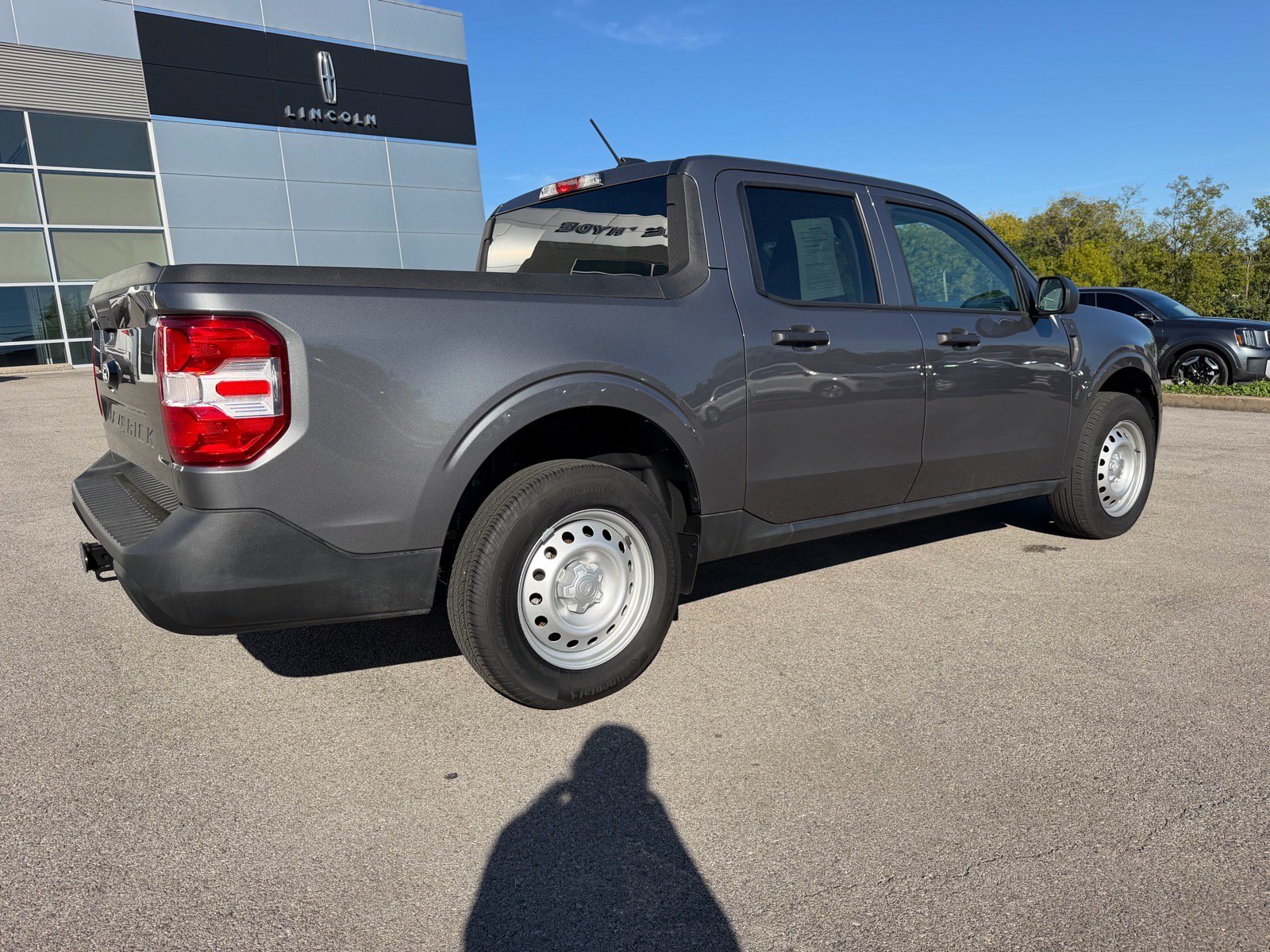 Used 2025 Ford Maverick XL w/ Equipment Group 102A AWD/4WD image 17