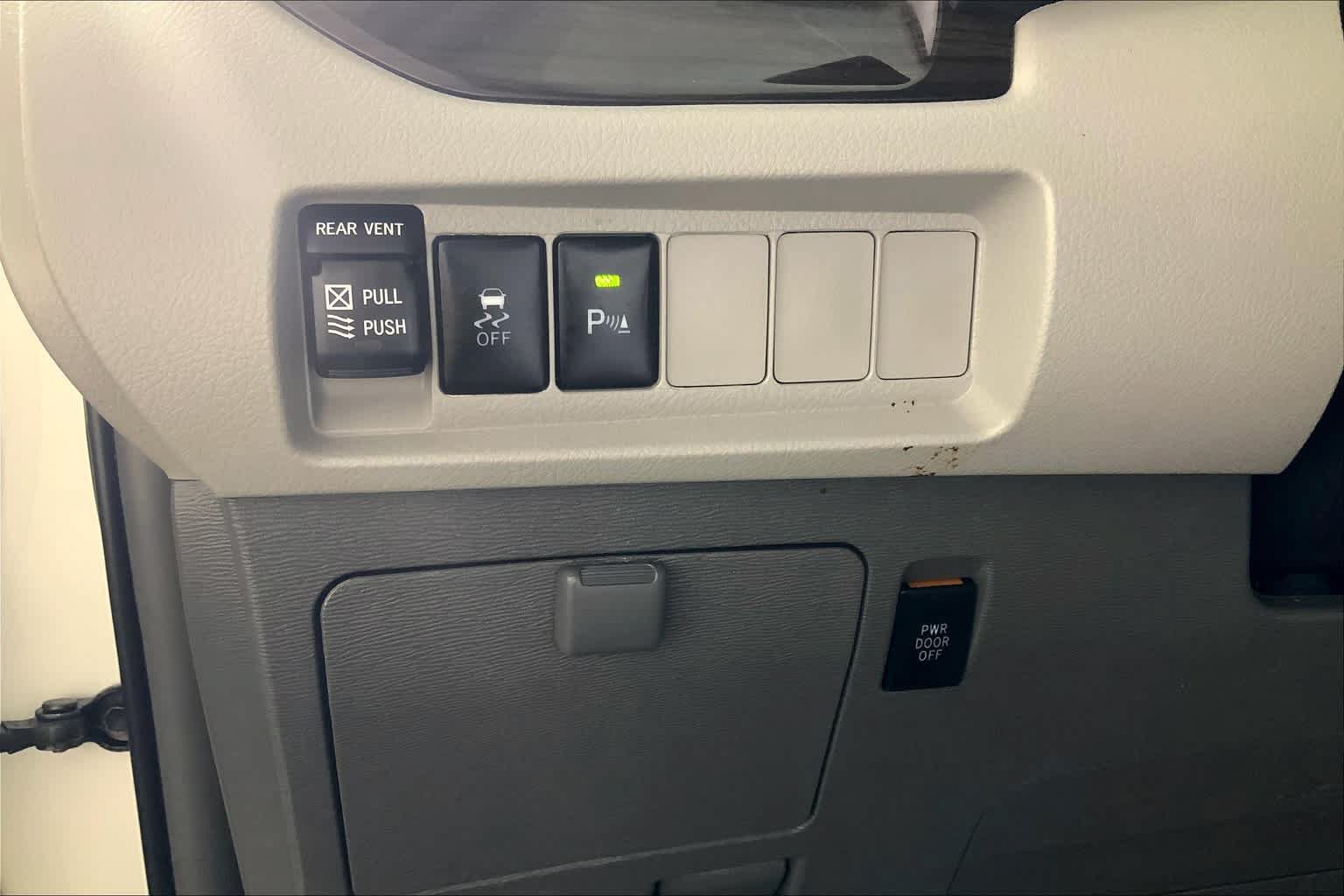 Used 2018 Toyota Sienna XLE Premium w/ Outdoor Package AWD/4WD image 34