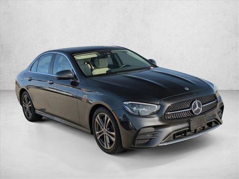 Used 2023 Mercedes-Benz E 350 4MATIC Sedan image 3